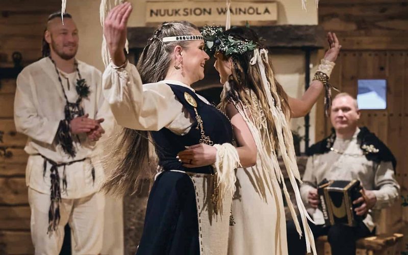 Nuuksion taika-häätanssia-wäinöläjpg