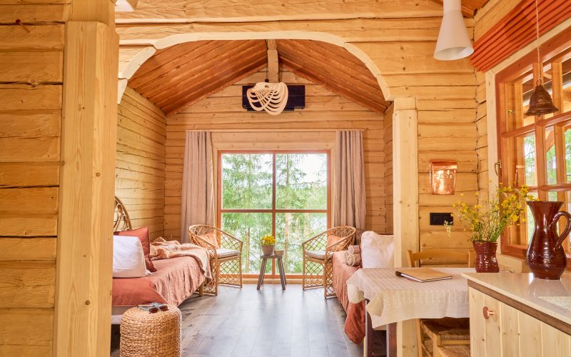 ainola-huone-maisema-nuuksion-taika-2000