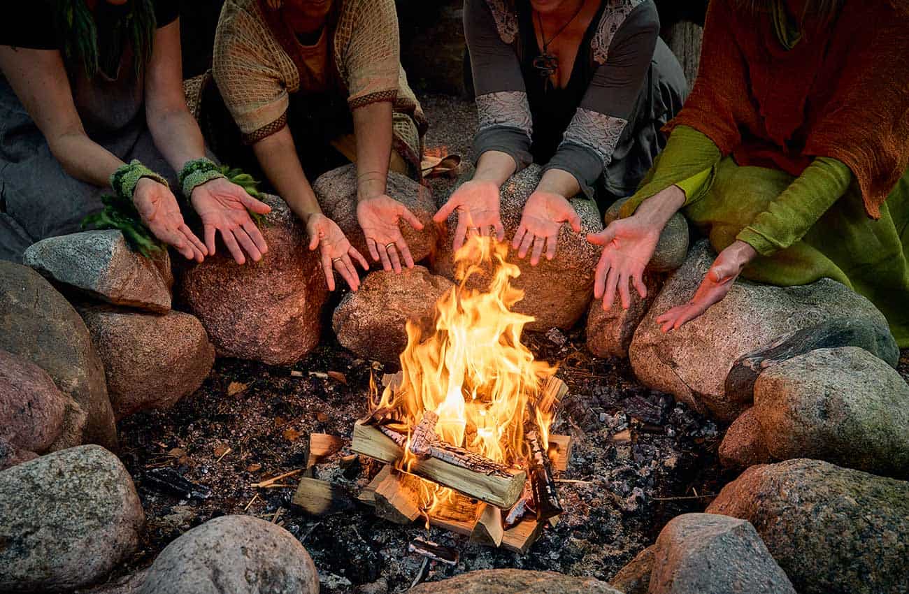 nuotiolla-kadet-vuodenkierto-1300